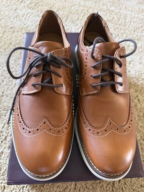 Johnston & Murphy Boys' Tan Wingtip Dress Shoes